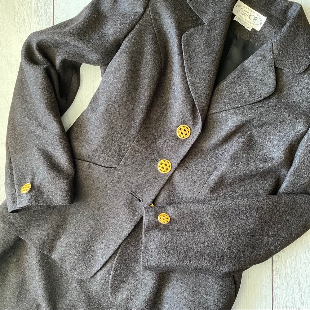 Gilmore suit set